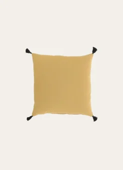 COUSSIN EN COTON UNI AVEC PETITS POMPONS MOUTARDE