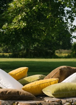 MOYEN COUSSIN EN VELOURS AVEC PASSEPOIL RAYÉ VERT ANIS