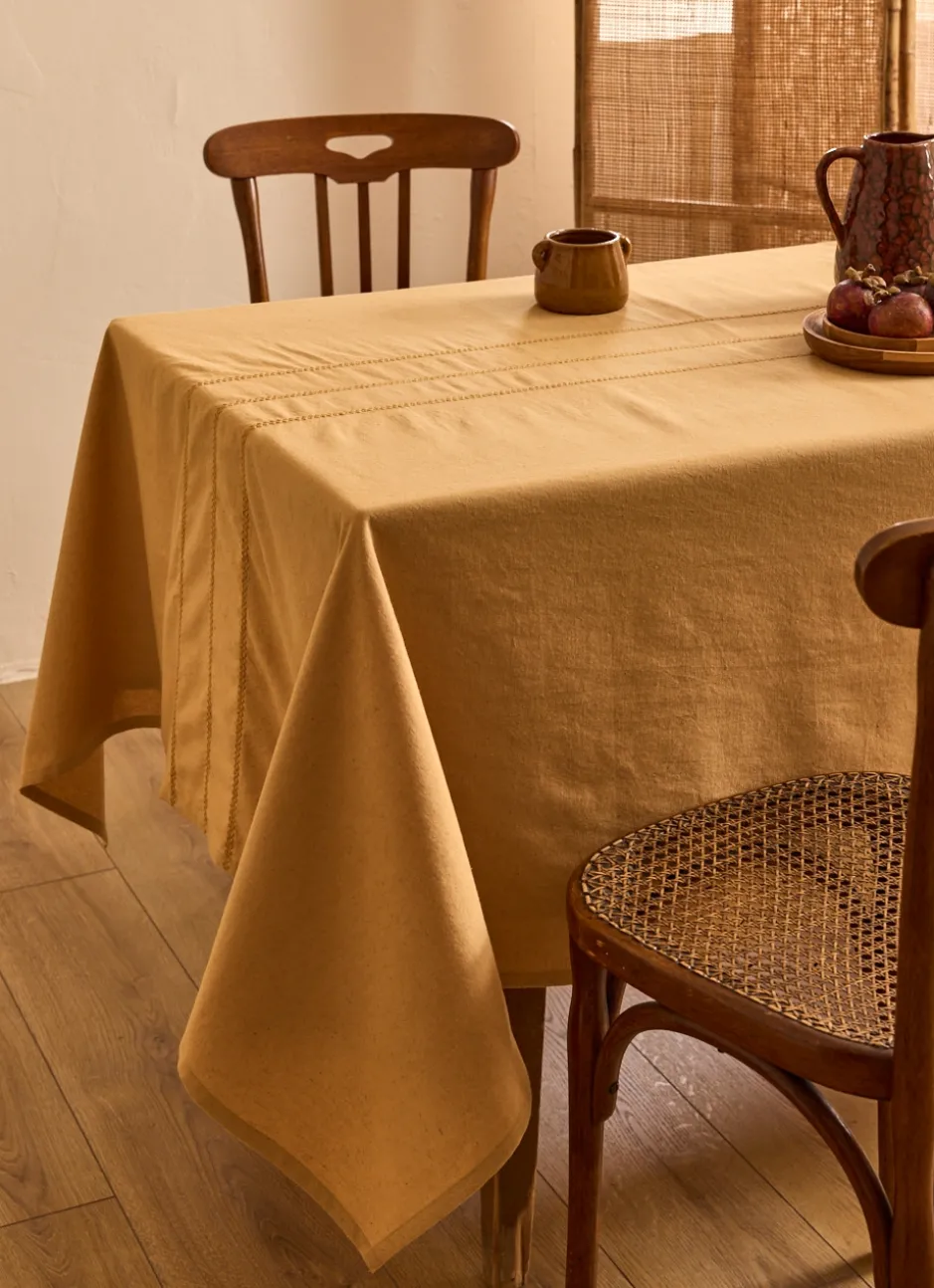 NAPPE BRODÉE AU CENTRE AVEC POINT TON SUR TON OSIER